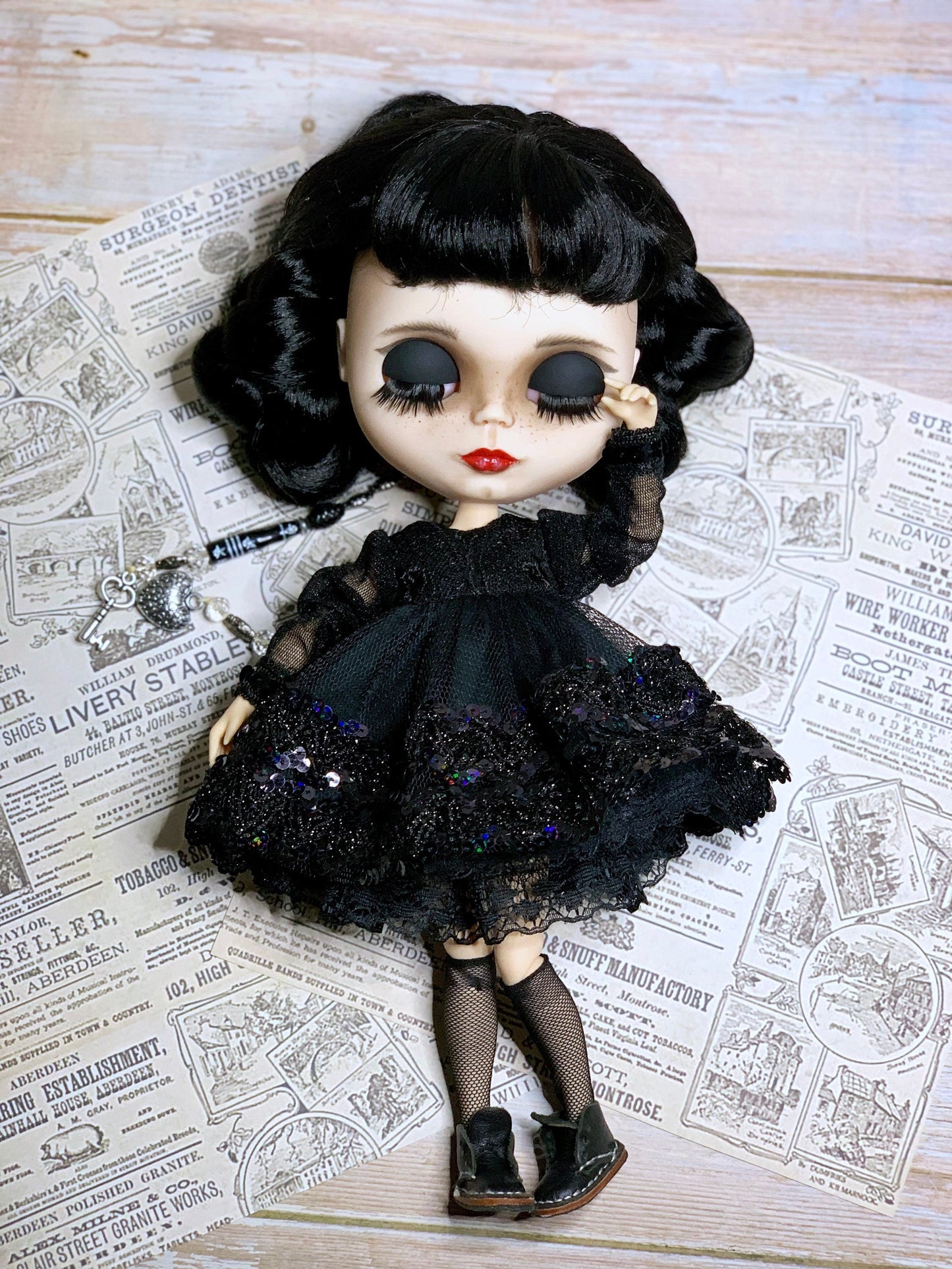 Black ball gown for Blythe Doll, 30 cm doll dress with glitter. Dress for Wednesday doll, Wednesday dress
