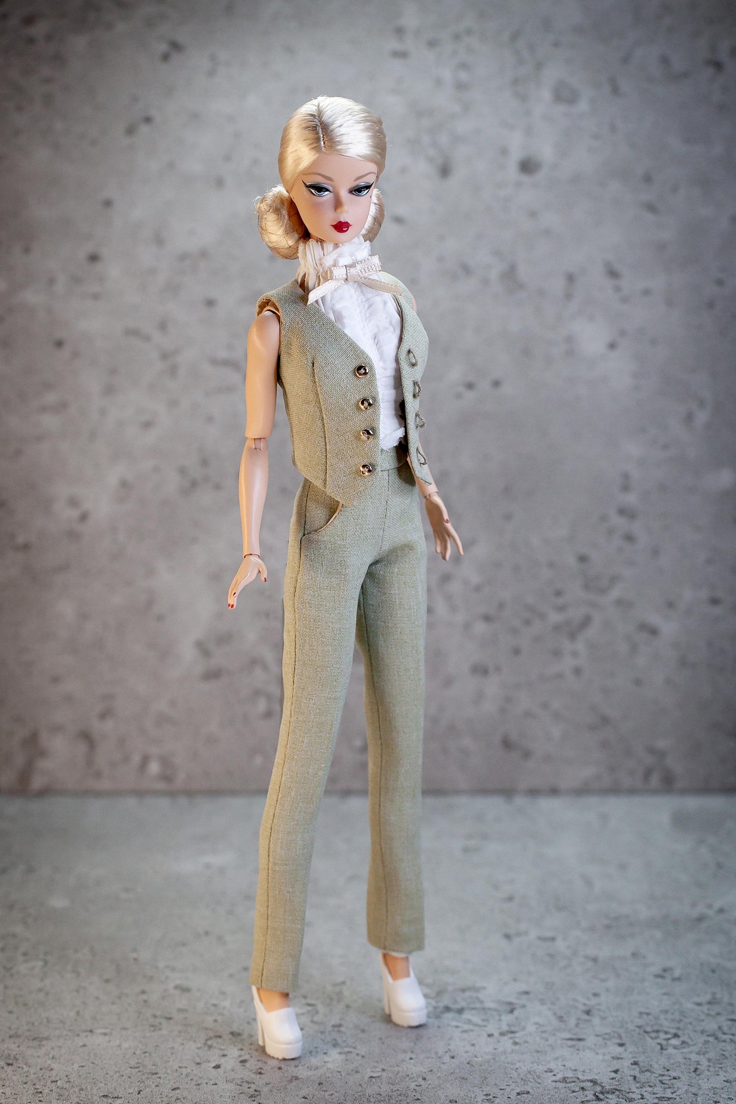 PDF Digital Pattern vest + pants trousers suit for BB SS fashion dolls. Video tutorial.