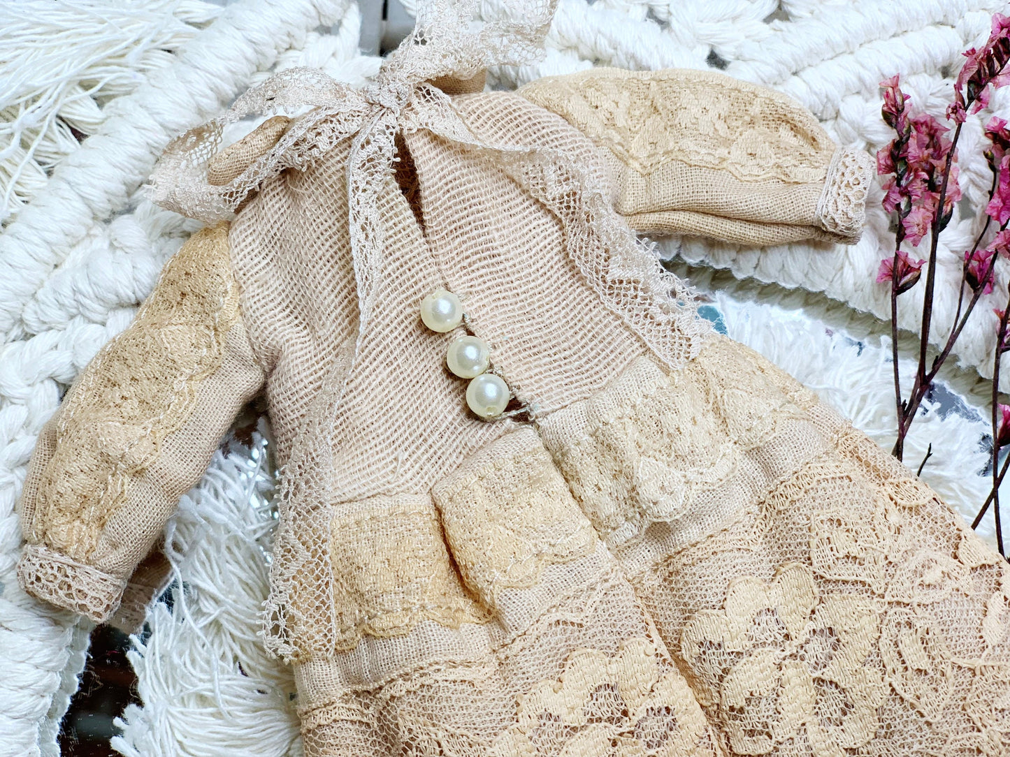 Vintage dress for Blythe doll – A handmade unique piece in cream and beige