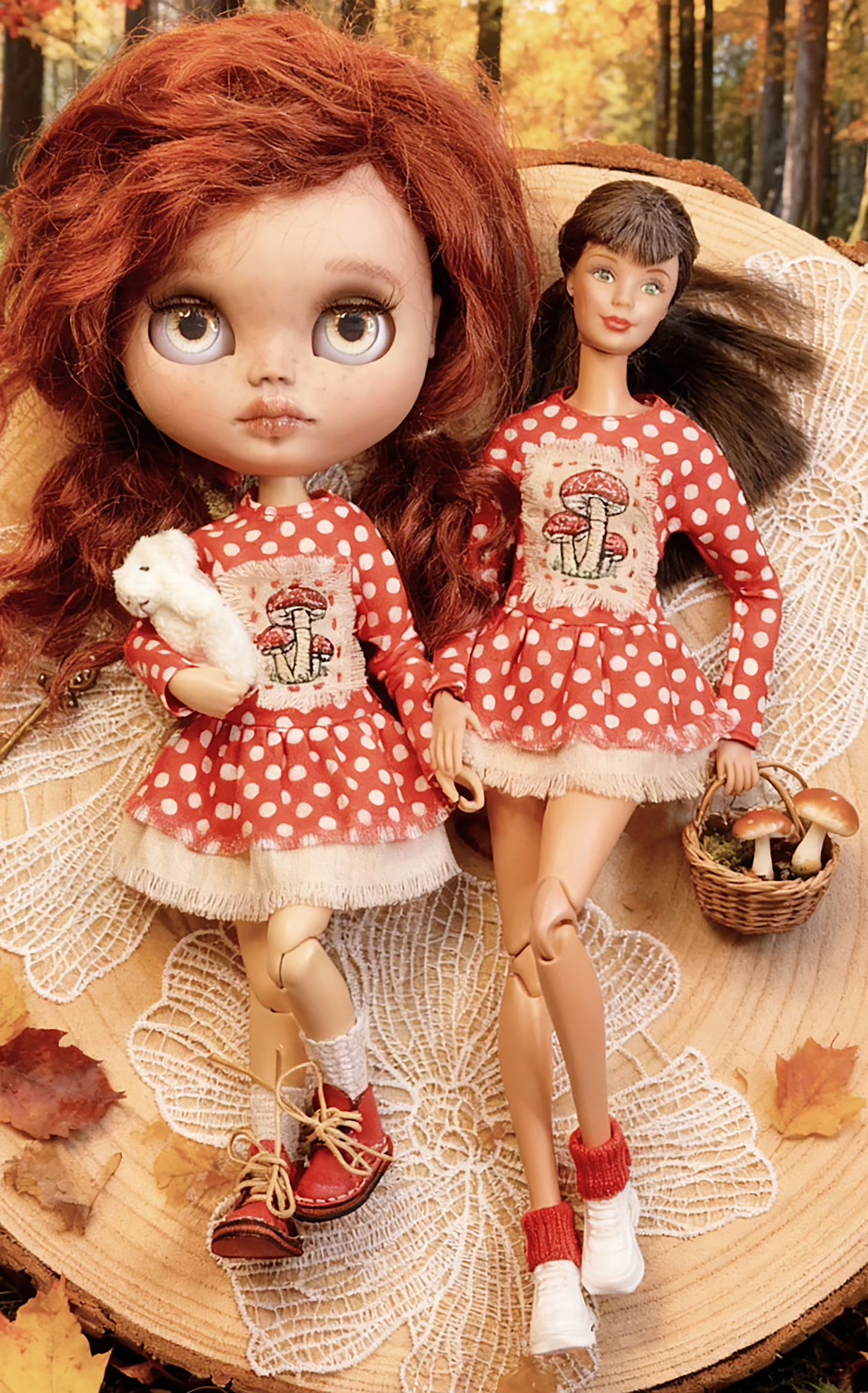 Kleid für Blythe  Doll 1/6 Puppenkleid rot gepunktet . Vintage Outfit Herbst für Puppe mit Pilz Stickerei.