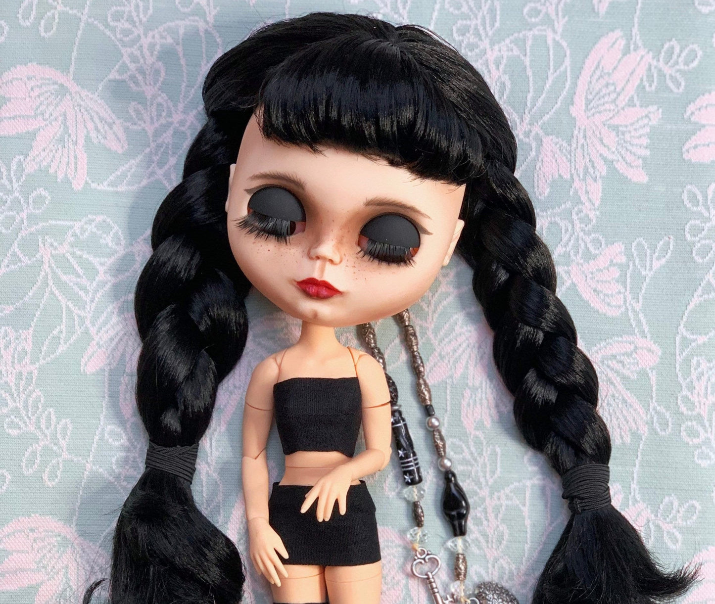 Black ball gown for Blythe Doll, 30 cm doll dress with glitter. Dress for Wednesday doll, Wednesday dress