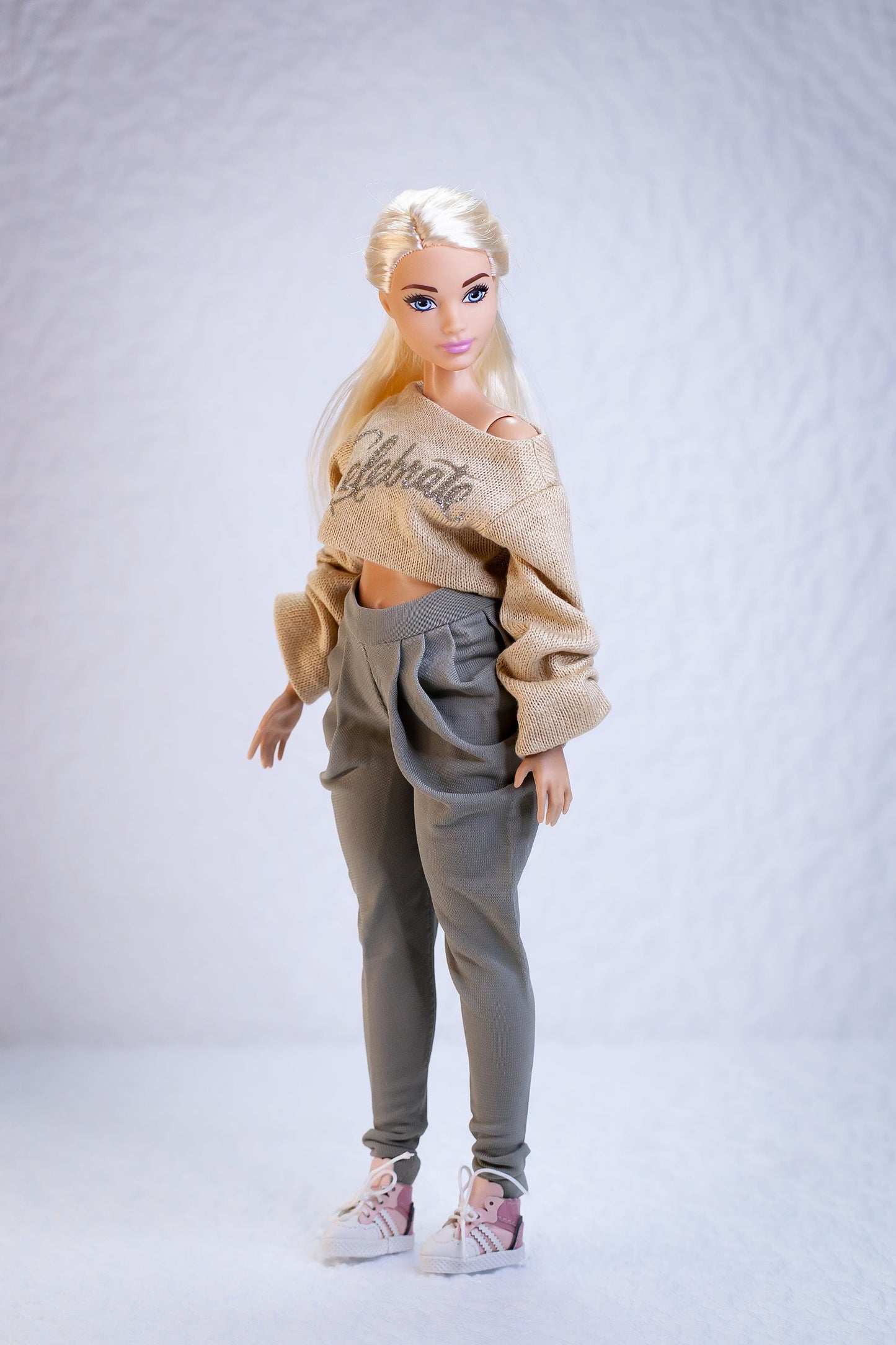 PDF Digital Pattern pleated pants trousers for BB Curv. dolls. Video tutorial.