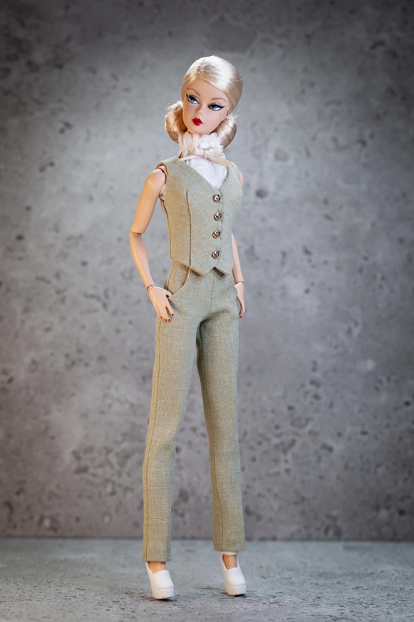 PDF Digital Pattern vest + pants trousers suit for BB SS fashion dolls. Video tutorial.