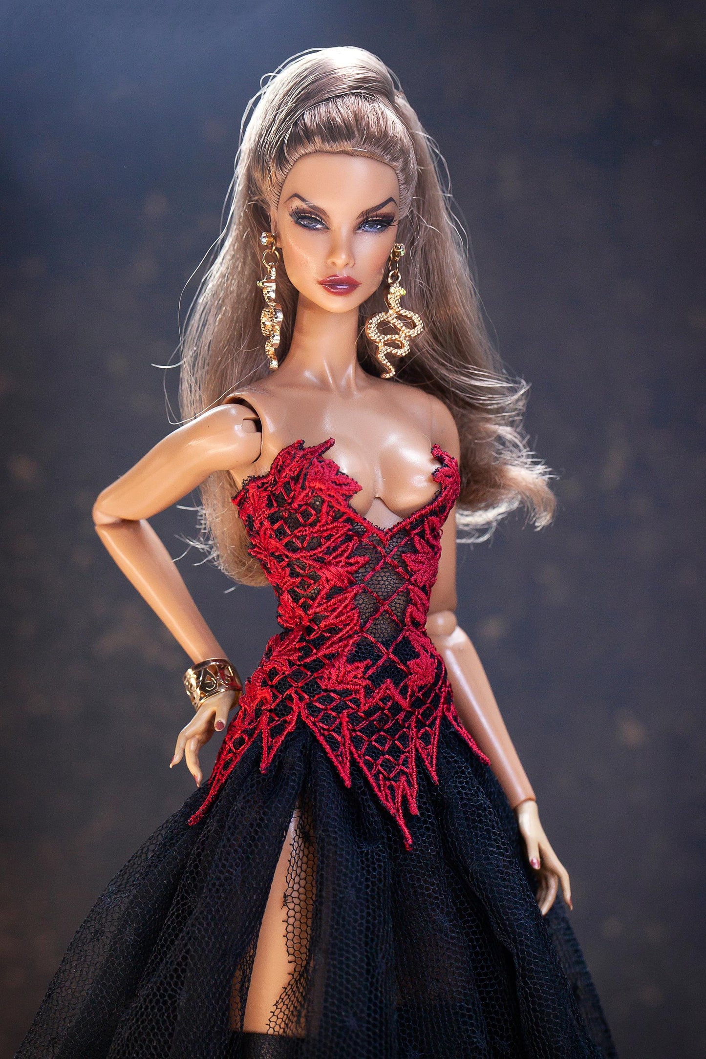 Digital Embroidery /embroidered lace corset for Fashion Royalty, Nu Face dolls. Video tutorial.