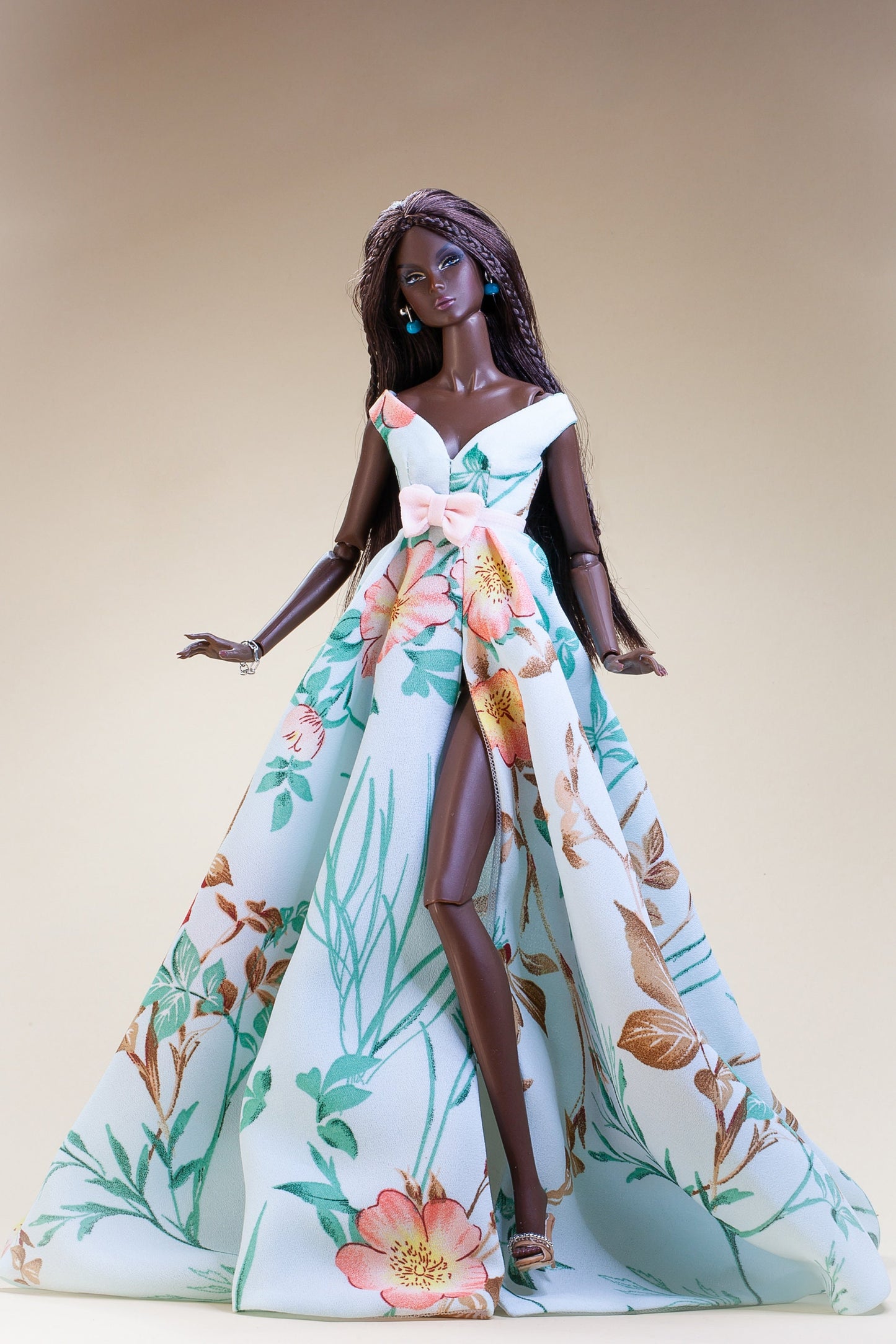 Long dress with slit for Integrity Toys Fashion dolls.