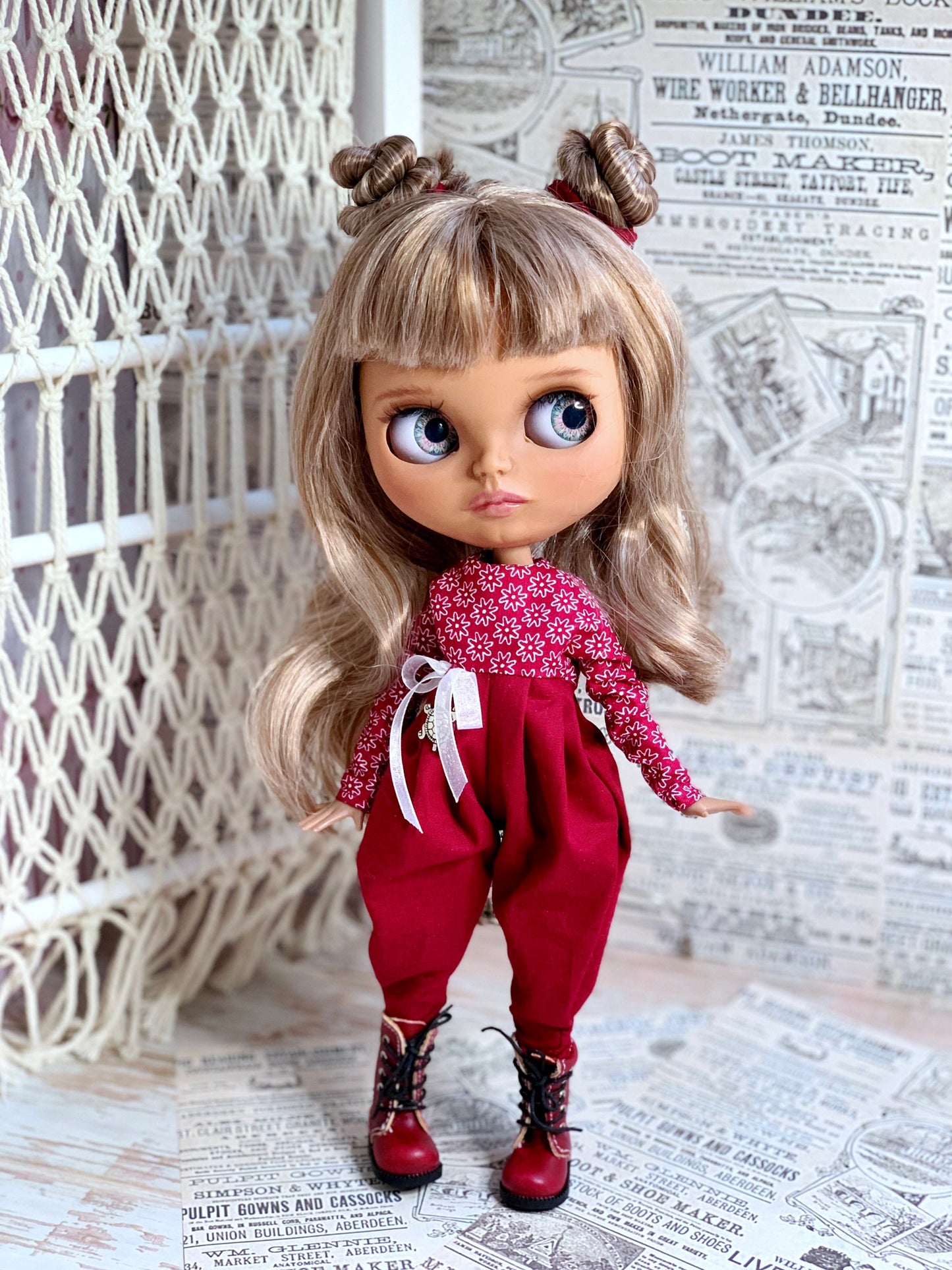 Red jumpsuit for a 30 cm Blythe doll. Burgundy outfit for dolls.